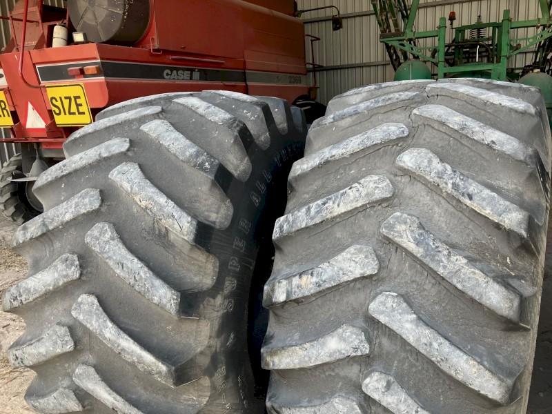 Used 30.5L 32 Firestone Tyres