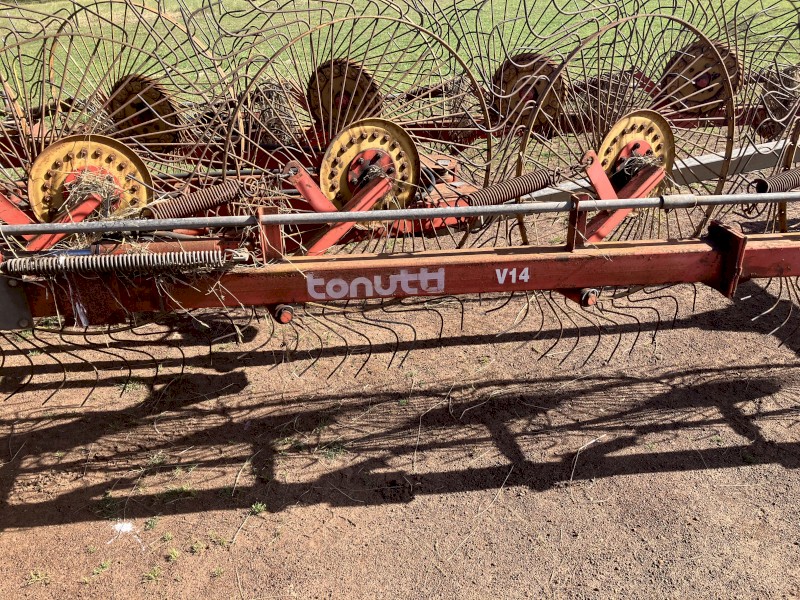 Tonutti 14 wheel V rake