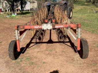 Tonutti 14 wheel V rake