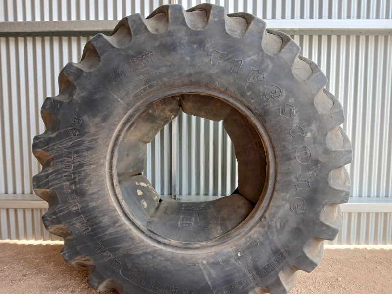 Firestone 30.5 x 32 tyre