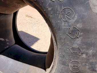 Firestone 30.5 x 32 tyre