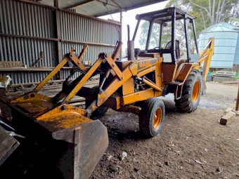 Case 580C Backhoe