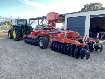 John Deere 6175M Tractor and Kuhn XM2 Offsets and Planter