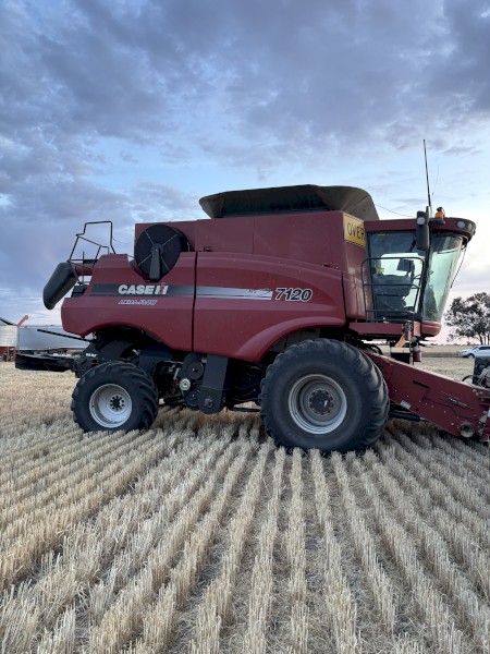 2011 Case 7120 Header