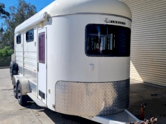 2015 Pinnacle 3HAL Horse Float