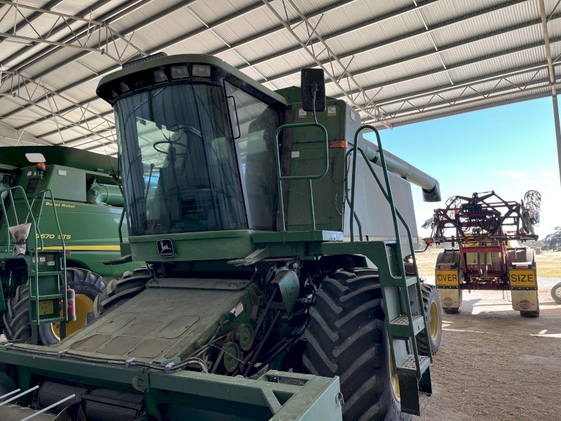 John Deere 9500 Header with Front and Trailer