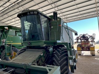 John Deere 9500 Header with Front and Trailer
