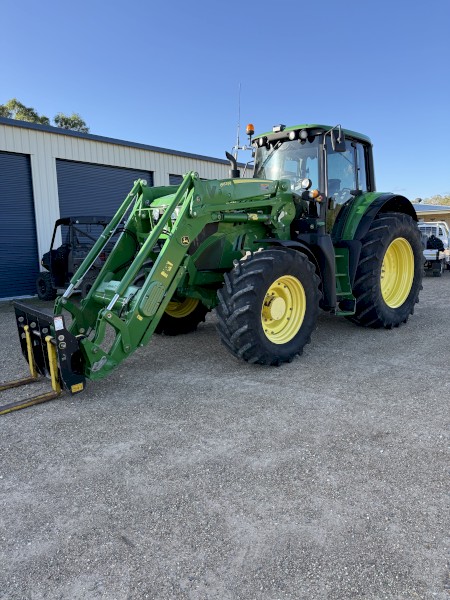 John Deere 6175M Tractor and Kuhn XM2 Offsets and Planter