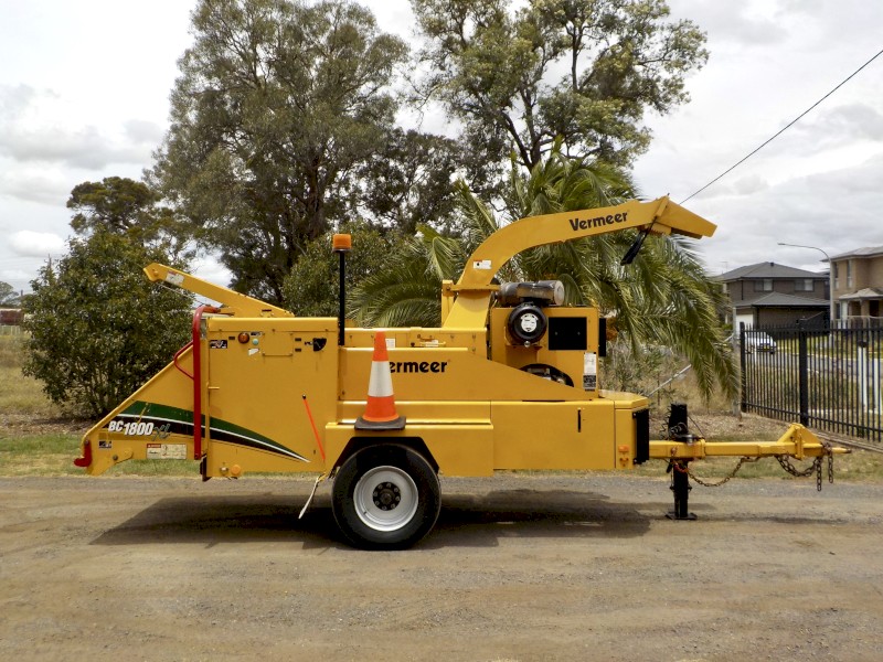 8/2015 VERMEER BC1800XL 170HP COMMERCIAL DIESEL 19" WOOD CHIPPER