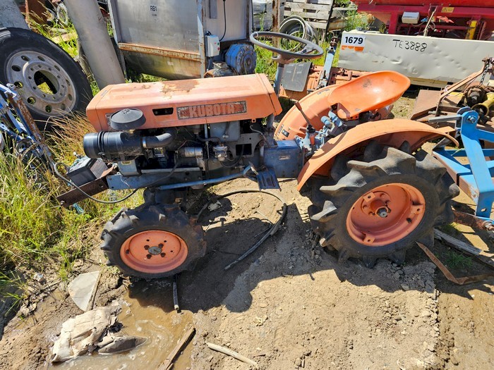 Kubota B6000 Tractor