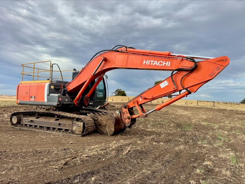 2015 Hitachi ZX240LC-3 | Farm Tender