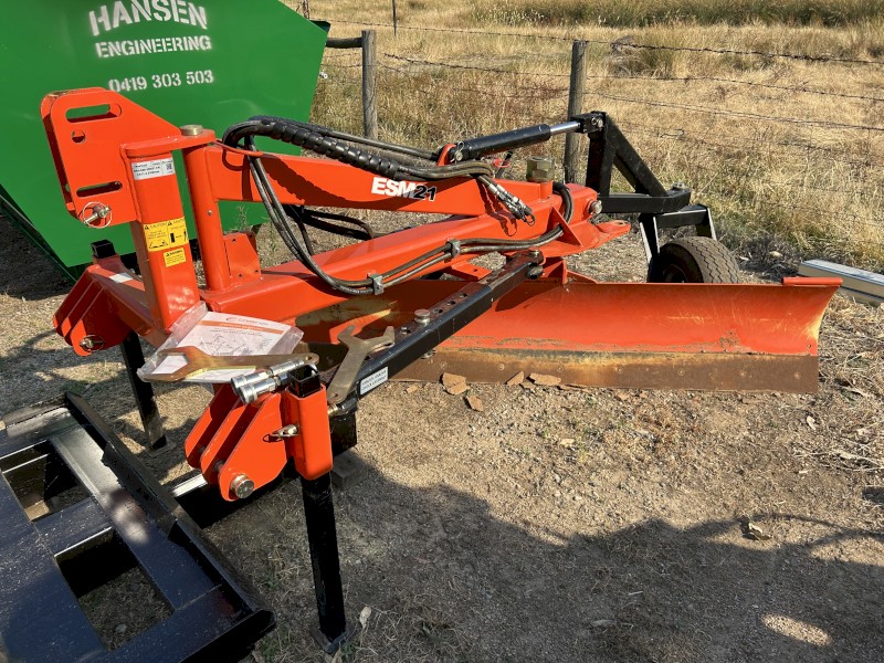 2025 challenge full hydraulic 7ft grader blade as new includes custom adapter to mount onto skidsteer 
