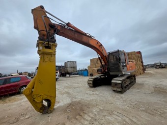 Hitachi ZX200 Excavator with Hydraulic Shear