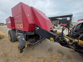 New Holland 1010 Baler