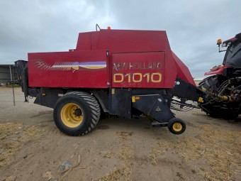 New Holland 1010 Baler