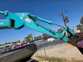 Kobelco 135SR Excavator