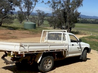 2001 Triton trayback ute