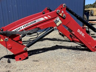 Massey Ferguson loader 926 x 