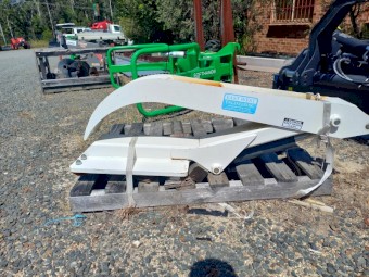 EASTWEST ENGINEERING Log Grab Attachment