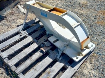 EASTWEST ENGINEERING Log Grab Attachment