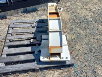 EASTWEST ENGINEERING Log Grab Attachment