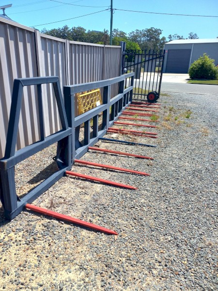 HAY FORKS HAY SPIKES