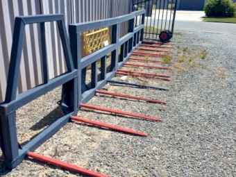 HAY FORKS HAY SPIKES