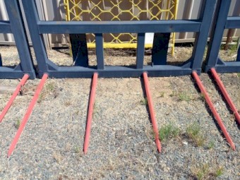 HAY FORKS HAY SPIKES
