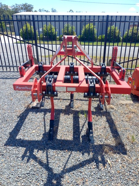 MINOS 5 TINE CHISEL PLOUGH WITH PACKER ROLLER