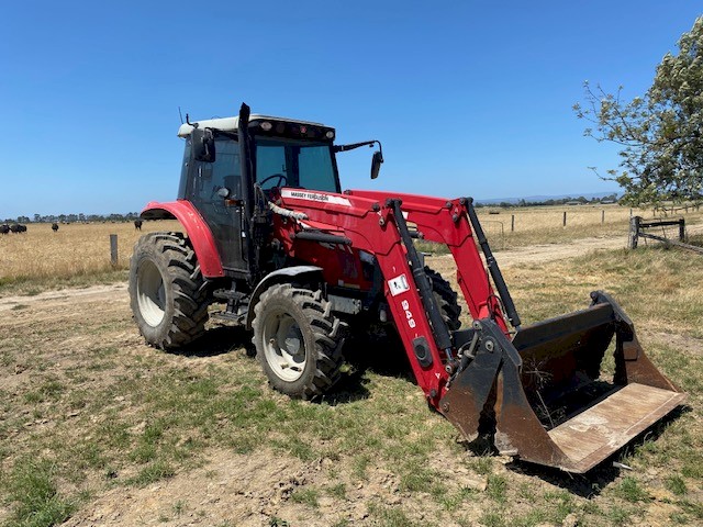 2014 Massey Ferguson 5430 Tractor with Loader