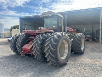 Versatile 2425 Buhler Tractor