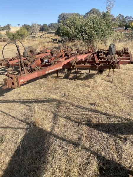 International 211 29 tyne scarifier 