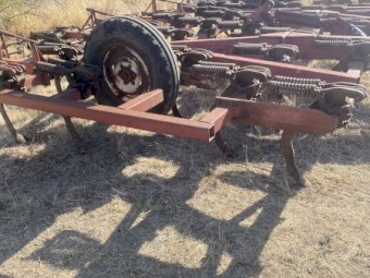 International 211 29 tyne scarifier 