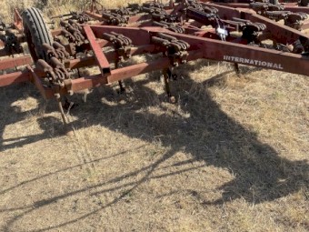 International 211 29 tyne scarifier 