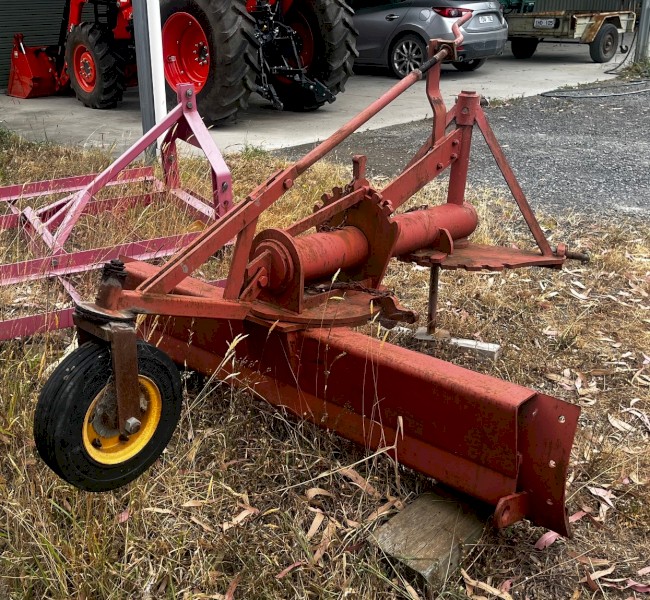 McKay Port Multi Heavy Duty 6ft Tractor Grader Blade w/ Wheel kit