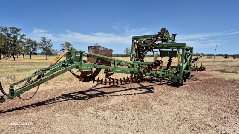 Kelly Chain 2007 45 foot machinery. 