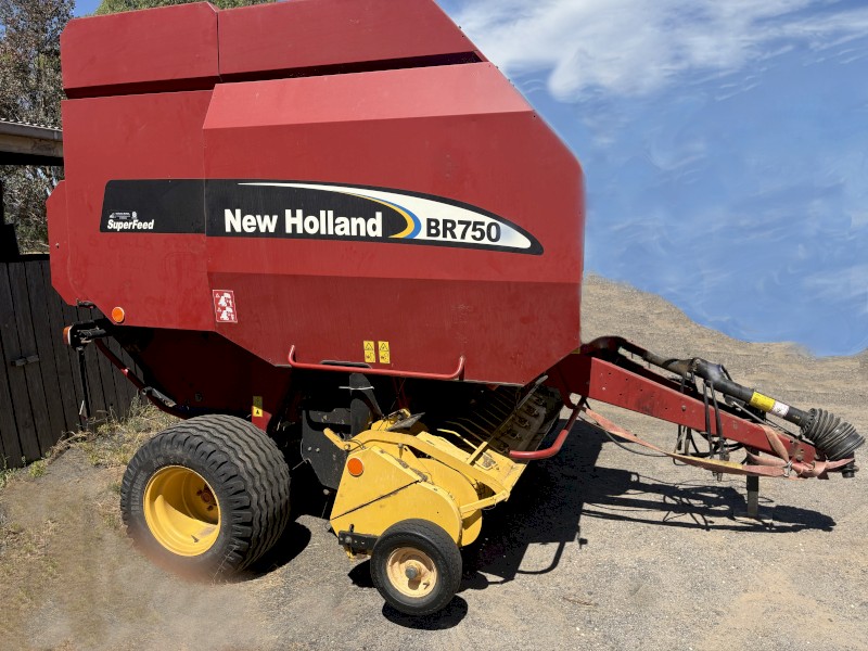 New Holland BR750 All-Purpose Baler Round