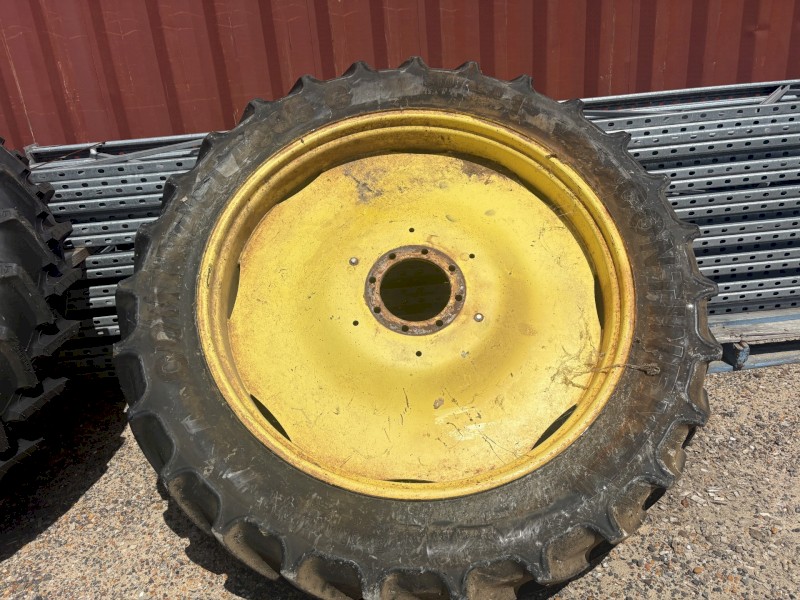 348/85R48 TRACTOR TYRES AND RIMS 
