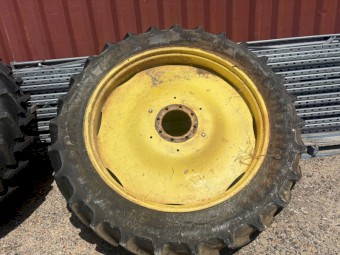 348/85R48 TRACTOR TYRES AND RIMS 