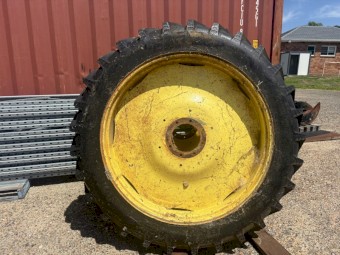 348/85R48 TRACTOR TYRES AND RIMS 