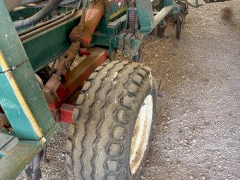 Janke 25ft Airseeder & Simplicity 2660 Cart