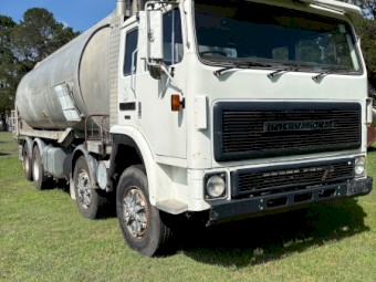 Aluminum Tanker / 1990 International 2670