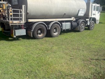 Aluminum Tanker / 1990 International 2670