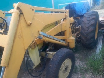 Wrecking MF 40 backhoe