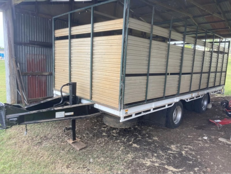 Strasburg Cattle Crate approx 6m x 2.4m