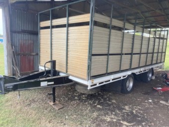 Strasburg Cattle Crate approx 6m x 2.4m