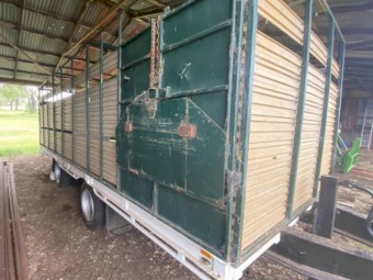 Strasburg Cattle Crate approx 6m x 2.4m