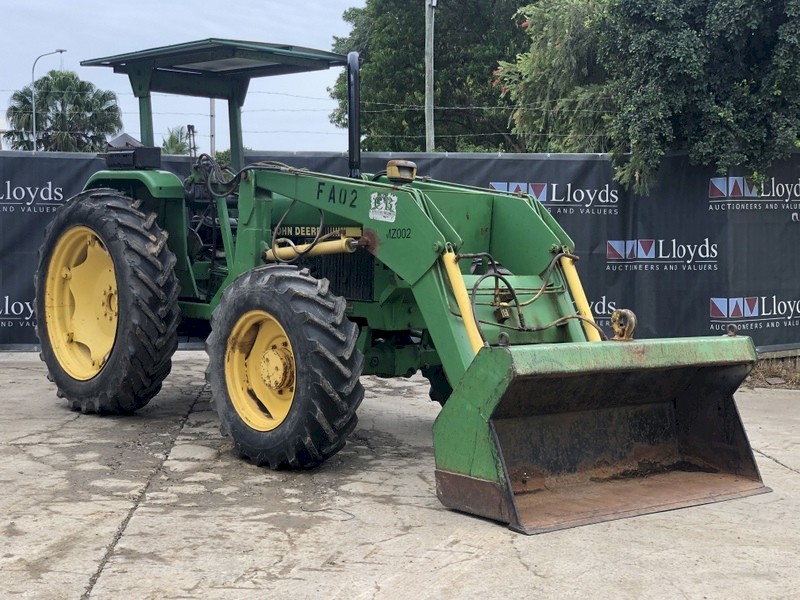 John Deere  1850  4WD Tractor with Front Loader