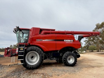 2017 CASE IH 7240 Header & 2016 CASE IH 40' 3152 Front with Bogee Bogee Trailer