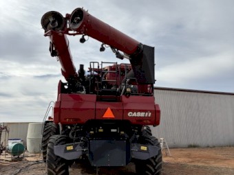 2017 CASE IH 7240 Header & 2016 CASE IH 40' 3152 Front with Bogee Bogee Trailer